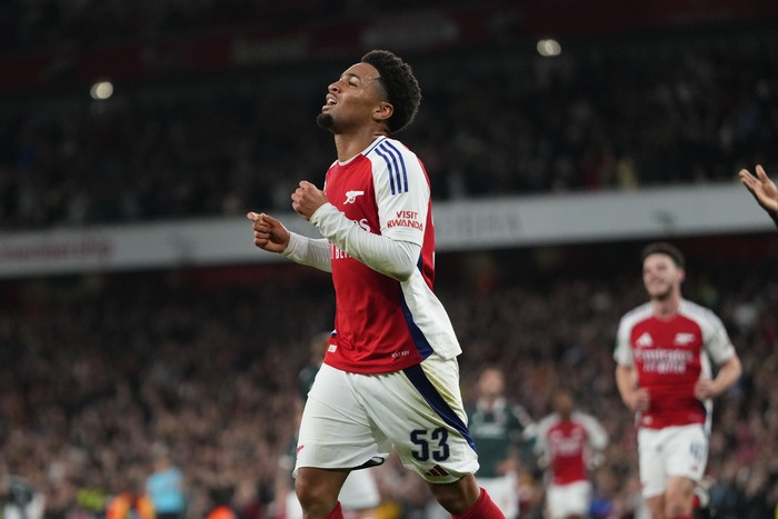 Arsenals Ethan Nwaneri celebrates after scored his sides the second goal during the English League Cup third round soccer match between Arsenal and Bolton Wanderers at the Emirates stadium in London, Wednesday, Sept. 25, 2024. (AP Photo/Kirsty Wigglesworth)
