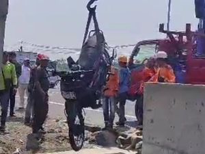 Byurr! Pemotor Nyemplung Sungai Selatan Exit Tol Kuncen Klaten