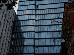 Kaca Gedung Kejaksaan Agung Ukraina Pecah Dihantam Pesawat Nirawak Rusia