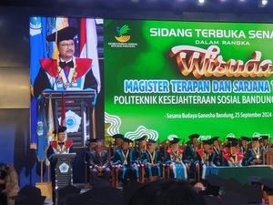 Mensos Dorong Lulusan Poltekesos Bandung Ikut Atasi Masalah Sosial di RI