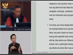 Momen Hakim MK Tahan Tangis Baca Dissenting Opinion soal Hak Asuh Anak