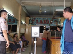 Harga Emas Merangkak Naik, Masyarakat Pilih Jual Emas