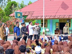Jokowi Tinjau SMKN di Kaltim: Semuanya Belajar, Jangan Lupa Berdoa