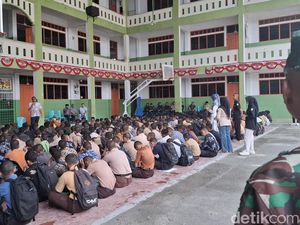 Sosialisasi Bahaya Narkoba, Ditresnarkoba Polda Riau Sambangi SMK Taruna Satria Sosialisasi Bahaya Narkoba, Ditresnarkoba Polda Riau Sambangi SMK Taruna Satria