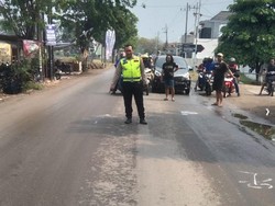 Perempuan di Gresik Tewas Terlindas Truk Usai Gagal Nyalip