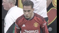 Meme satir Antony akan jadi juru selamat Man United. Foto: dok. Internet/X (Twitter)