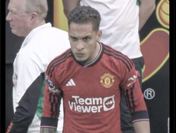 Meme satir Antony akan jadi juru selamat Man United. Foto: dok. Internet/X (Twitter)