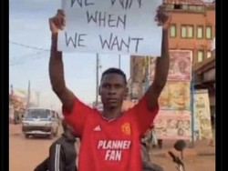 MU main seri 1-1 ketika menjamu FC Twente di Liga Europa. Sudah dua laga beruntun MU tanpa kemenangan, dengan meme ini menyebut Setan Merah memang sesuka hati saja. Foto: dok. Internet/X (Twitter)