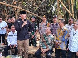 AHY Serahkan Sertifikat Tanah Elektronik, Warga Pasuruan: Bisa Digadaikan?