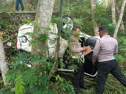 Begini Kondisi Ibu-ibu Pengajian Penumpang Mobil Terguling di Pakem Sleman