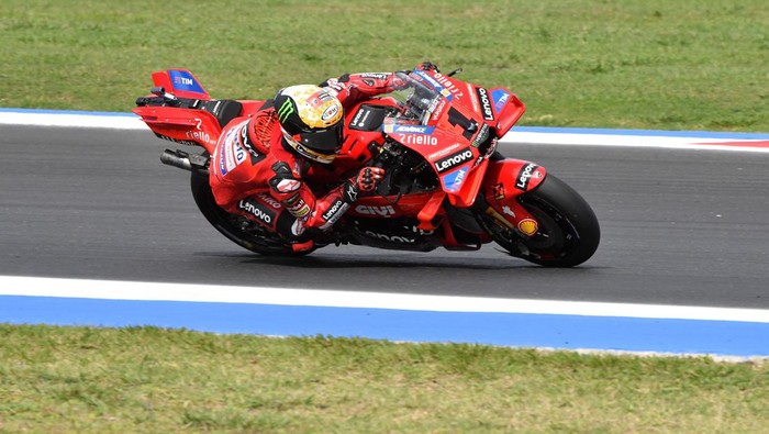 Hasil MotoGP Jepang 2024: Francesco Bagnaia juara! (Foto: REUTERS/Jennifer Lorenzini) Hasil MotoGP Jepang 2024: Francesco Bagnaia juara! (Foto: REUTERS/Jennifer Lorenzini)