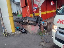 Motor Oleng Lalu Tabrak Buk di Jalan Jogja-Wonosari, 2 Pemuda Jadi Korban