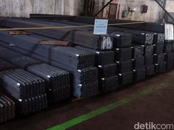 Kemendag: 1.100 Ton Baja Tanpa SNI Disita di Cikarang