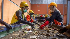 Melihat Pengolahan Sampah di TPST Sentiong