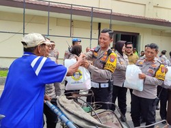 Supeltas-Anak Yatim di Kota Kediri Diajak Syukuran di HUT Lalu Lintas