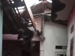 Puluhan Rumah di Bogor Rusak Diterjang Angin Kencang, 1 Penghuni Luka
