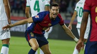 Di muism ini bersama Barca, Lewandowski sudah kemas 40 gol dari 45 laga di seluruh kompetisi. Sungguh tua-tua keladi! (AP)
