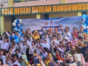 Cara Unik Polisi Bondowoso Peringati HUT Lantas Bersama Anak Difabel Cara Unik Polisi Bondowoso Peringati HUT Lantas Bersama Anak Difabel
