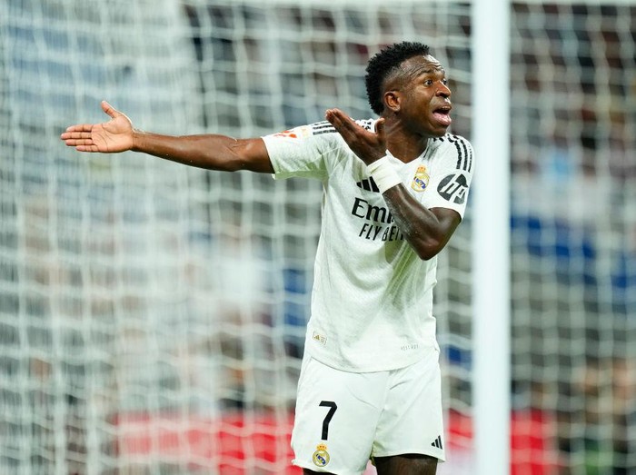 Vinicius Junior left winger of Real Madrid and Brazil protest to referee during the La Liga match between Real Madrid CF and Deportivo Alavés at Estadio Santiago Bernabeu on September 25, 2024 in Madrid, Spain. (Photo by Jose Breton/Pics Action/NurPhoto via Getty Images)