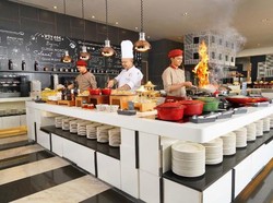 Vertu Harmoni Jakarta Hadirkan Buffet Akhir Pekan di Voyage Resto & Bar