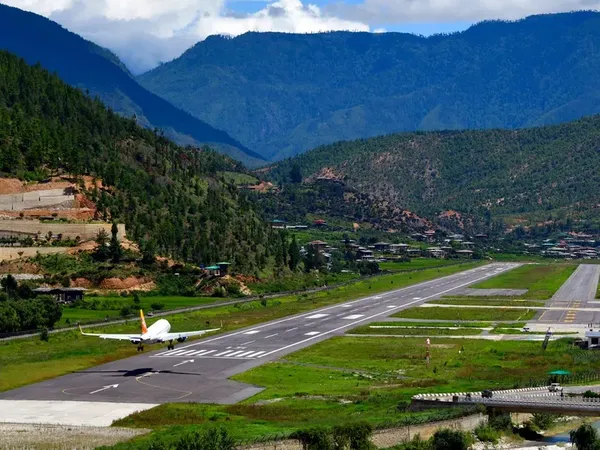 Potret Bandara yang Cuma Bisa Didarati Oleh 50 Pilot