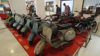 Berburu Barang Antik di Pasar Nostalgia Surabaya