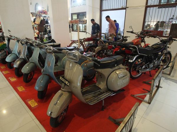 Berburu Barang Antik di Pasar Nostalgia Surabaya