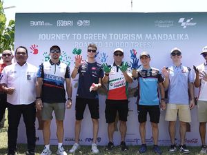 Dorong Green Tourism, BRI Ajak Pembalap MotoGP Tanam Pohon di Mandalika Dorong Green Tourism, BRI Ajak Pembalap MotoGP Tanam Pohon di Mandalika