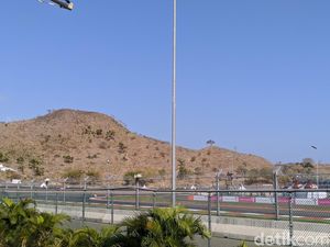 7 Bukit Dekat Sirkuit Mandalika Dijaga Ketat Jelang Kedatangan Jokowi 7 Bukit Dekat Sirkuit Mandalika Dijaga Ketat Jelang Kedatangan Jokowi