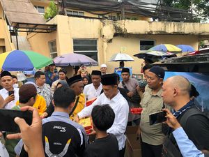 Cawabup Bogor Jaro Ade Bagikan Makan Siang Gratis: Selaras dengan Pusat