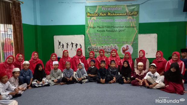 Escort Timnas Garuda U-20 dari Rumah Tahfiz TPQ At-Taqwa Kebayoran