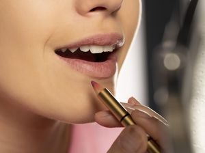 Tren Kecantikan Mengkhawatirkan di TikTok, Pakai Spidol sebagai Lip Liner Tren Kecantikan Mengkhawatirkan di TikTok, Pakai Spidol sebagai Lip Liner