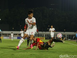 Bermain di Stadion Madya, Senayan, Jakarta, Jumat (27/9/2025), Indonesia menekan sejak awal. Timor Leste digempur anak asuh Indra Sjafri sejak menit pertama.