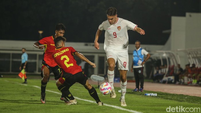 Indonesia Vs Timor Leste: Garuda Muda Unggul 2-0 di Babak Pertama Pemain Timnas Indonesia U-20 melakukan selebrasi usai membobol gawang Timor Leste di Stadion Madya, Jakarta, Jumat (27/9/2024). Skor sementara 2-0 untuk keunggulan Timnas Indonesia