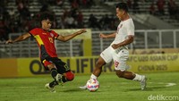 Usai memimpin 2-0, Indonesia tak mengendurkan permainannya. Beberapa ancaman masih terus dihadirkan lewat Toni Firmansyah dan Jens Raven, yang rajin menggempur kotak penalti Timor Leste.