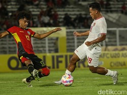 Usai memimpin 2-0, Indonesia tak mengendurkan permainannya. Beberapa ancaman masih terus dihadirkan lewat Toni Firmansyah dan Jens Raven, yang rajin menggempur kotak penalti Timor Leste.