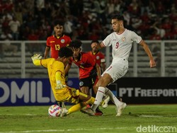 Di menit ke-14, Jens Raven akhirnya mencetak gol.