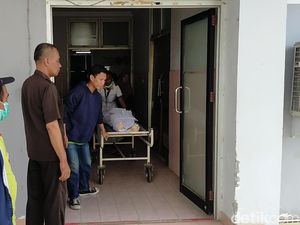 Pegawai Minimarket Tewas Terlindas Usai Motor Gagal Salip Truk