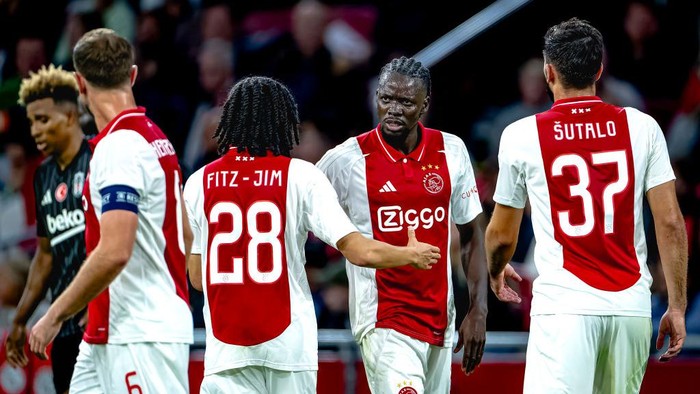 AFC Ajax Amsterdam midfielder Jordan Henderson and AFC Ajax Amsterdam forward Bertrand Traore have a discussion during the match Ajax vs. Besiktas at the Johan Cruijff ArenA for the UEFA Europa League - League phase - Matchday 1 season 2024-2025 in Amsterdam, Netherlands, on September 26, 2024. (Photo by Marcel van Dorst / EYE4images) (Photo by EYE4images/NurPhoto via Getty Images)
