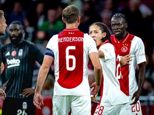 Momen Panas Jordan Henderson Ngomelin Rekan Sendiri hingga Dilerai