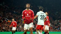 MU bisa disalip 12 tim di bawahnya karena selisihnya tidak lebih dari tiga poin (Reuters)