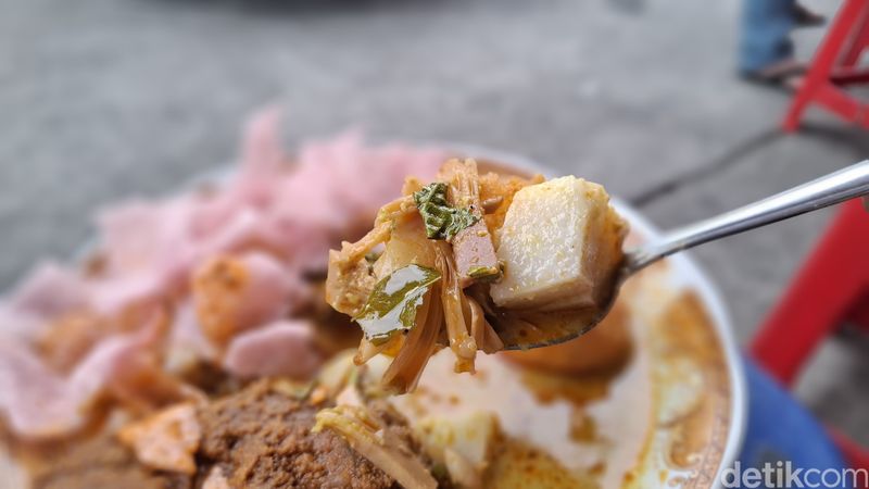 Adu Gurih 3 Ketupat Sayur Padang Populer di Jakarta, Begini Rasanya