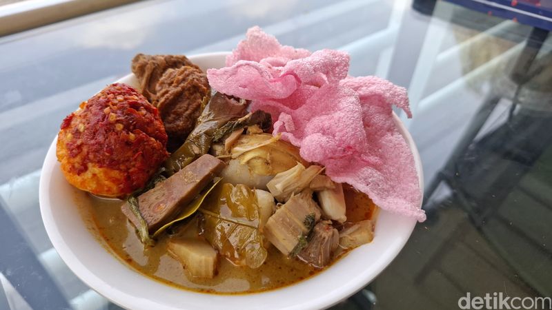 Adu Gurih 3 Ketupat Sayur Padang Populer di Jakarta, Begini Rasanya