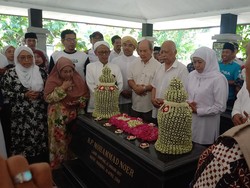 Khofifah Ajak Warga Jatim Teladani Sosok Mantan Gubernur Jatim Moh Noer