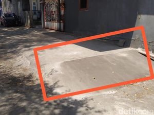 Agus Sudah Ratakan Beton Garasi Mobilnya di Jalanan, Atap Tak Dibongkar Agus Sudah Ratakan Beton Garasi Mobilnya di Jalanan, Atap Tak Dibongkar