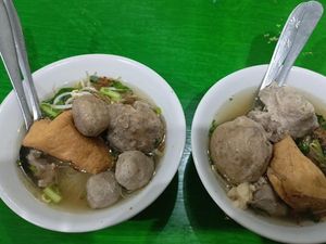 Video: Bakso Big Top Khas Wonogiri dengan Menu Spesial Video: Bakso Big Top Khas Wonogiri dengan Menu Spesial