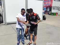 Semangat Fans Warlok Berburu Tanda Tangan Rider MotoGP 2024