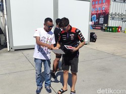Semangat Fans Warlok Berburu Tanda Tangan Rider MotoGP 2024