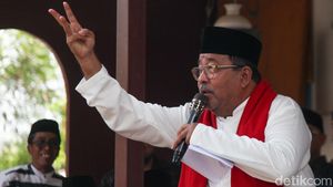 Momen Rano Karno Sapa Warga Kamal Jakbar, Bicara Insentif