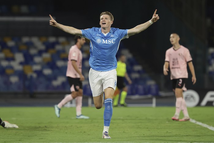 Napolis Scott McTominay celebrates after scoring a goal during an Italian Cup soccer match against Palermo at the Diego Armando Maradona Stadium, Thursday, Sept. 26 , 2024, in Naples, Italy. (Alessandro Garofalo/LaPresse via AP)